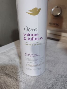 Dove Volume & Fullness Advanced Dry Shampoo - White with Gold Accent